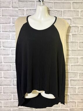 Fraiche by J Sleeveless Colorblock sleeveless in Black & Cream, medium